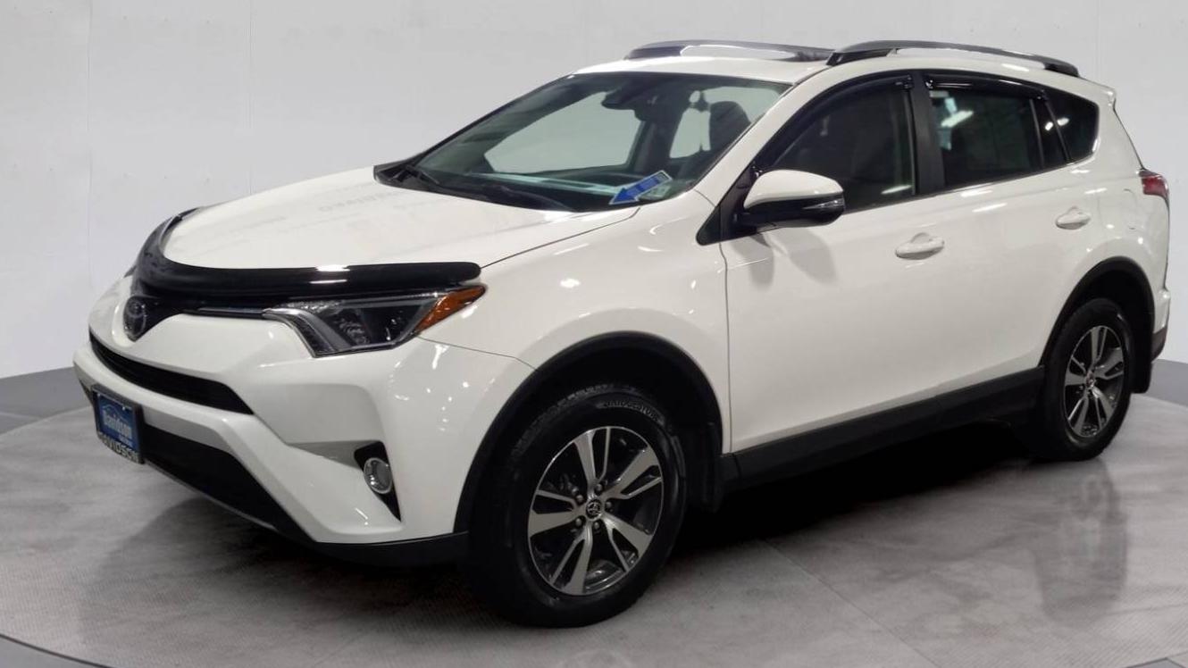 TOYOTA RAV4 2018 JTMRFREV6JJ740808 image