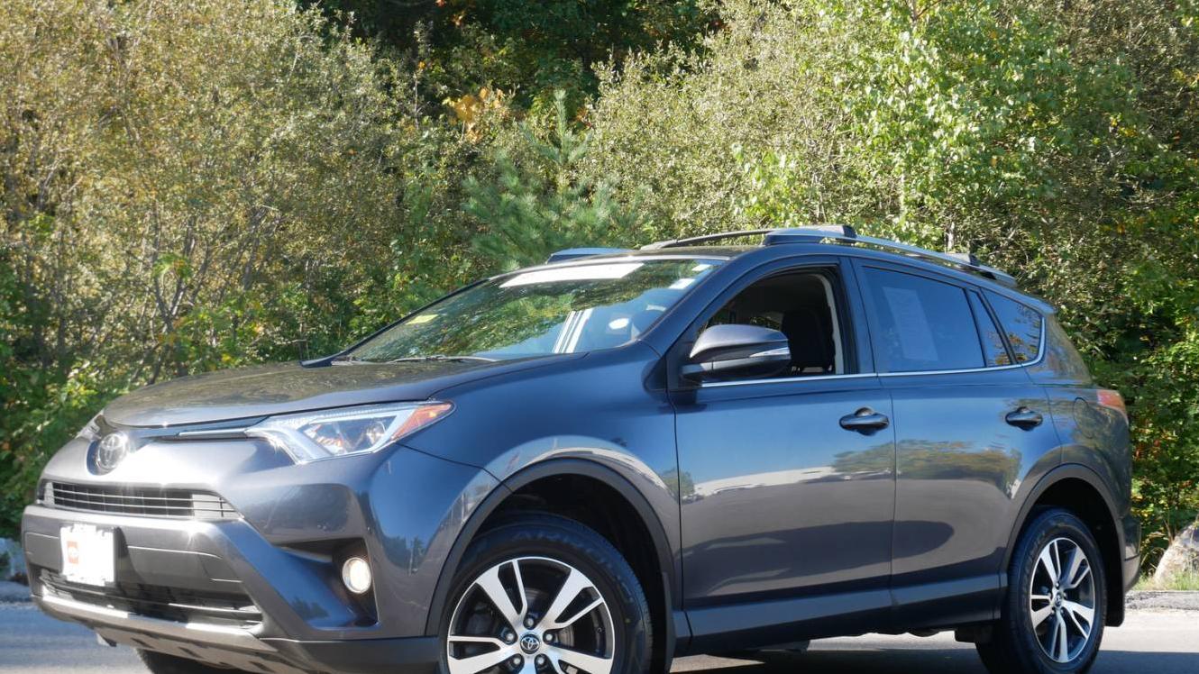 TOYOTA RAV4 2018 JTMRFREV8JJ243131 image