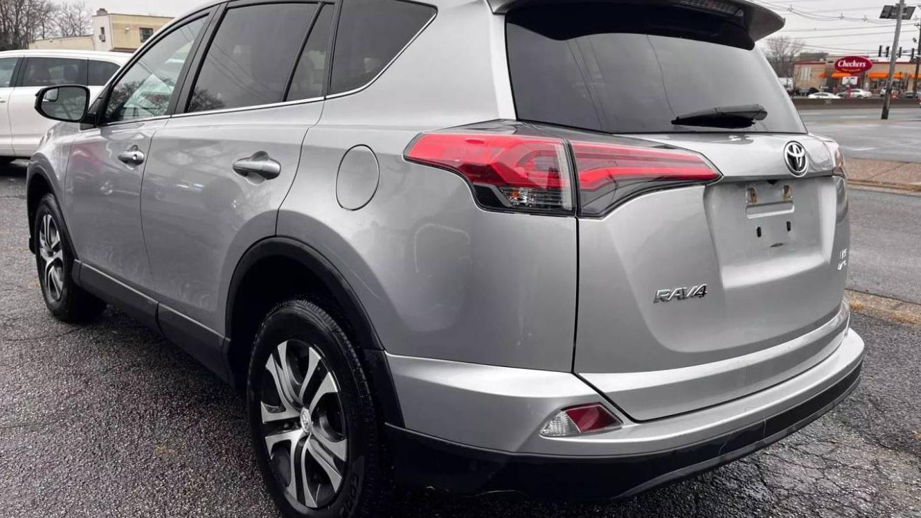 TOYOTA RAV4 2018 2T3BFREV0JW726177 image