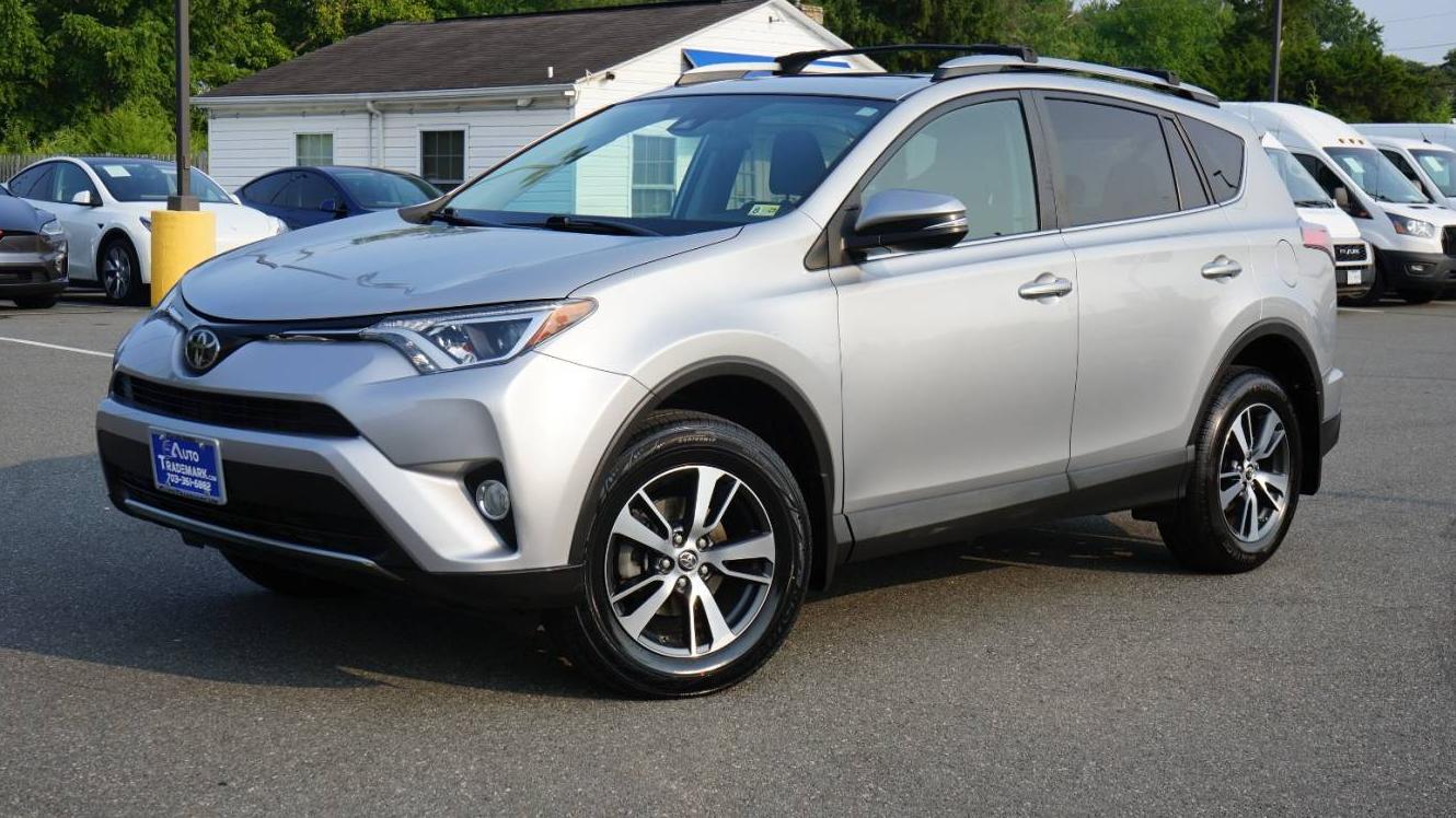 TOYOTA RAV4 2018 2T3RFREV0JW810630 image