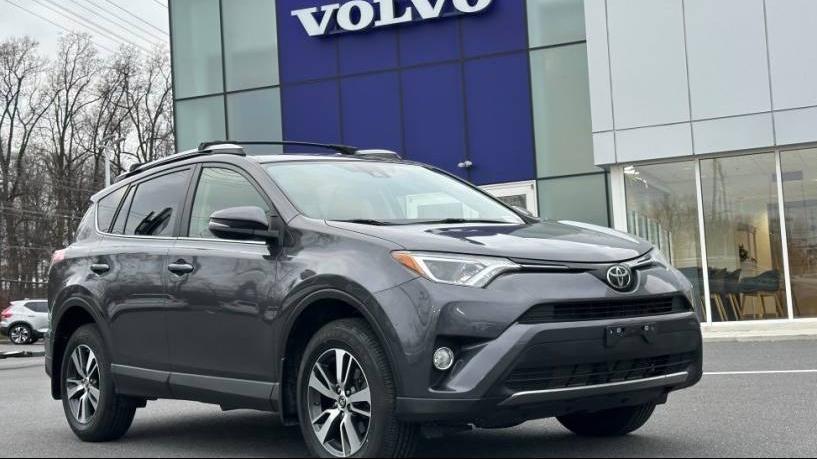 TOYOTA RAV4 2018 JTMRFREV5JJ739956 image