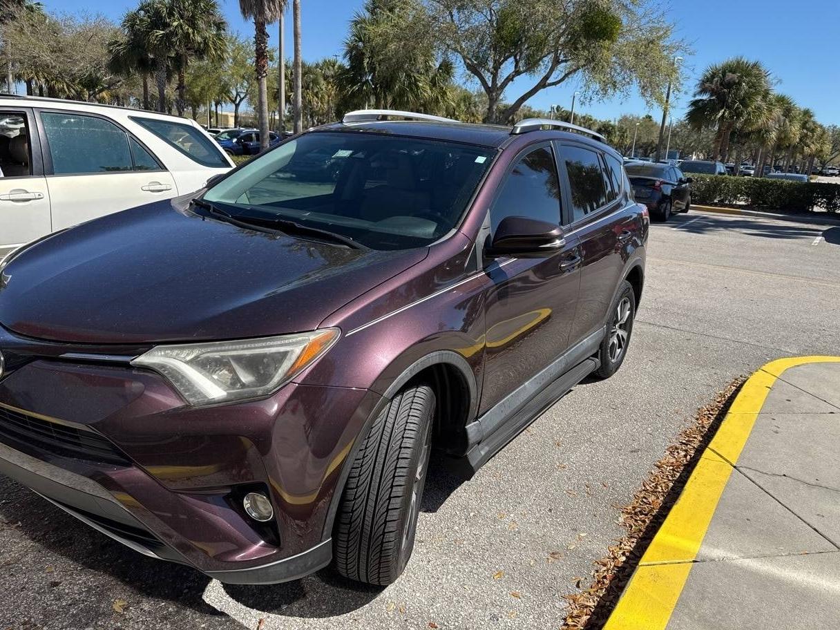 TOYOTA RAV4 2018 2T3WFREV4JW464486 image