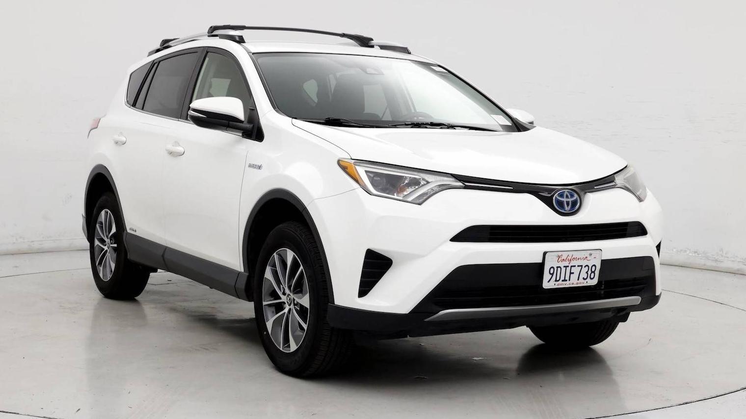 TOYOTA RAV4 2018 JTMRJREV8JD242235 image