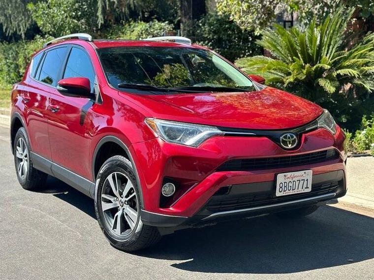 TOYOTA RAV4 2018 2T3WFREV1JW419778 image