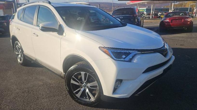 TOYOTA RAV4 2018 JTMRFREV0JJ229921 image