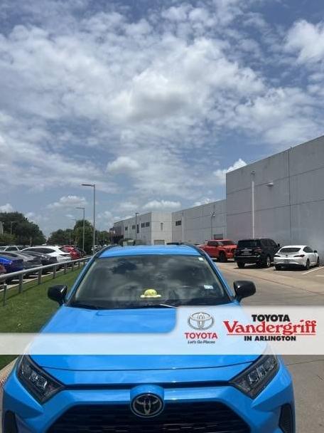 TOYOTA RAV4 2021 2T3H1RFV3MW133697 image