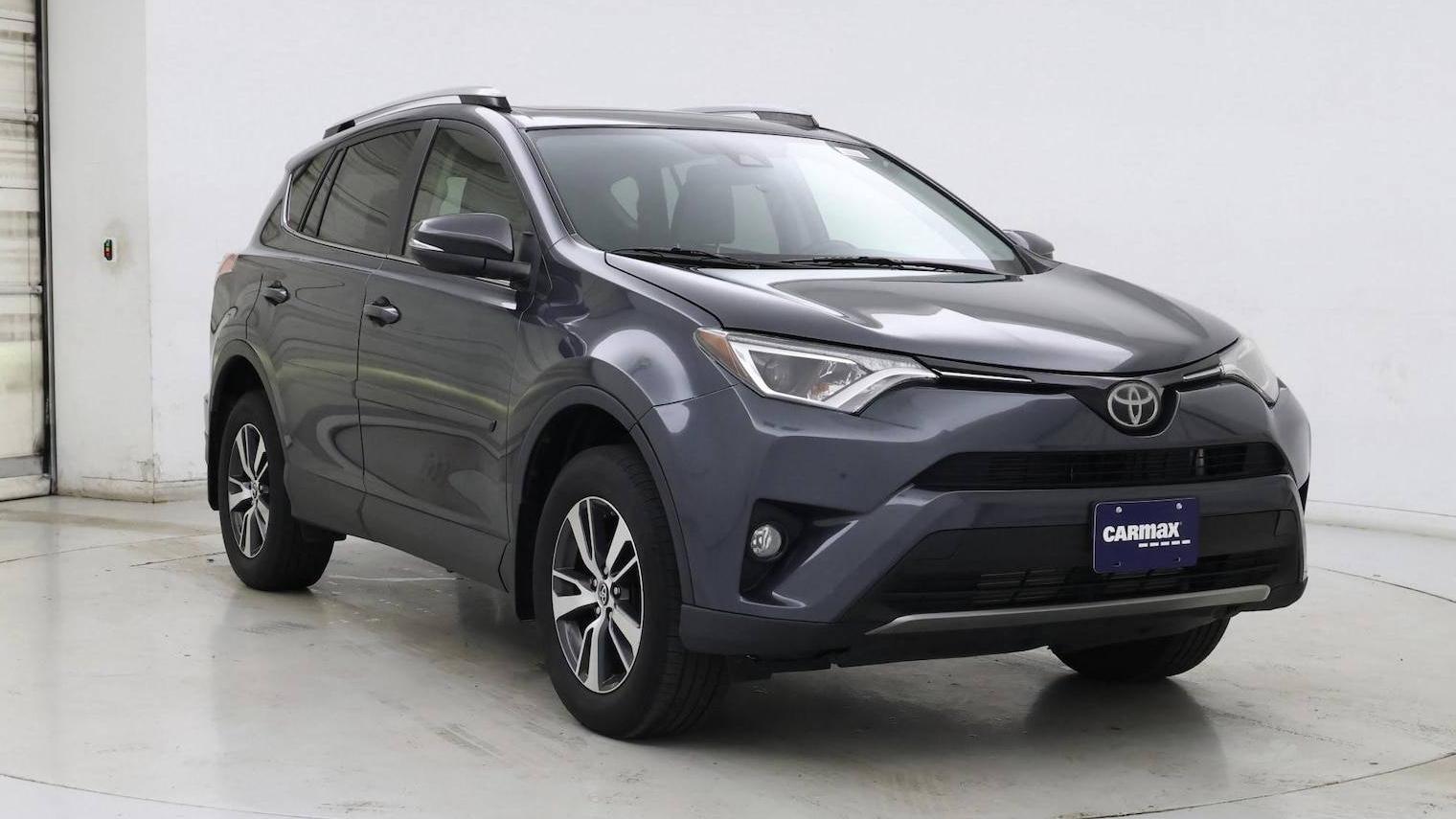 TOYOTA RAV4 2017 JTMRFREV0HD204218 image