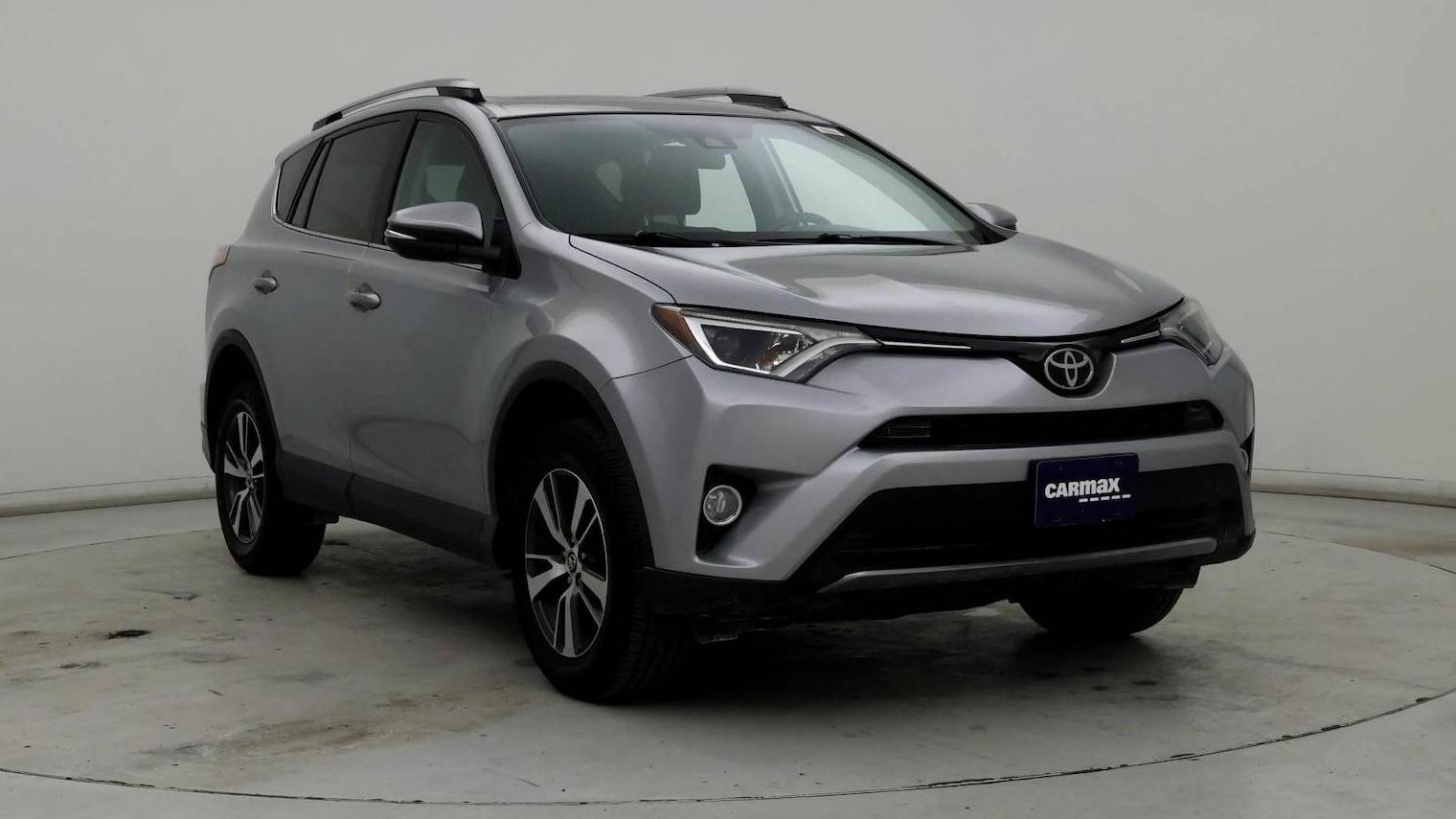 TOYOTA RAV4 2017 2T3RFREV2HW615901 image