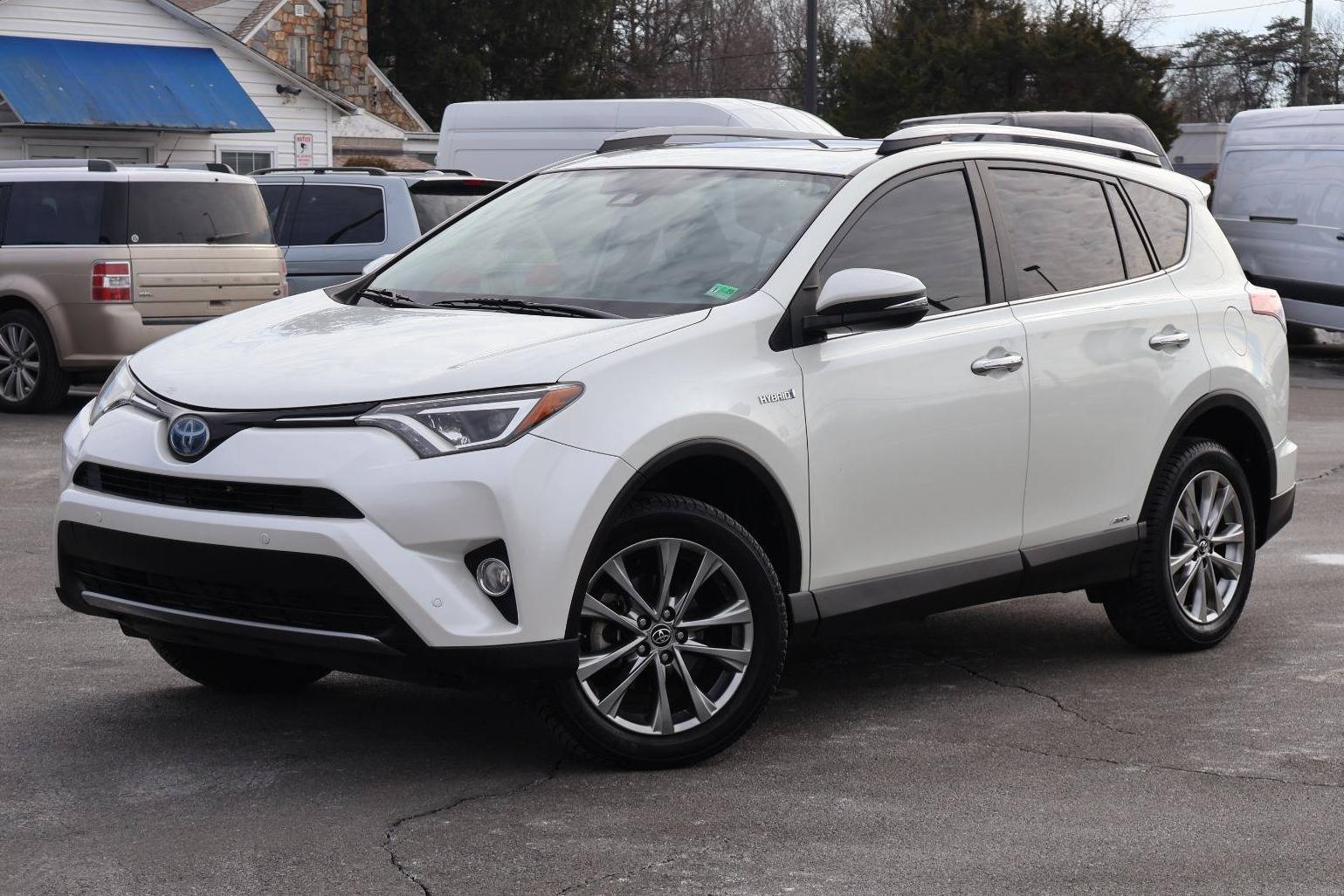 TOYOTA RAV4 2017 JTMDJREV1HD091095 image