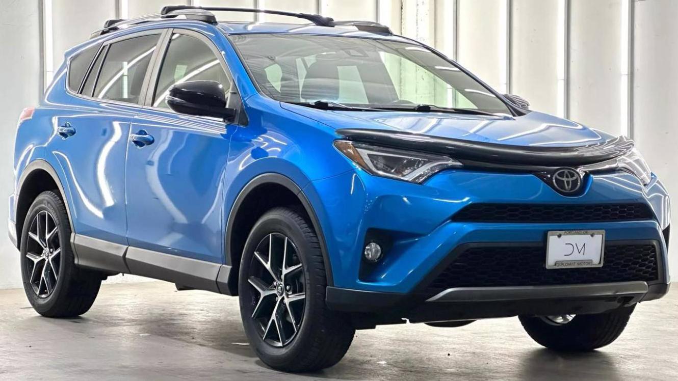 TOYOTA RAV4 2017 JTMJFREV3HD216506 image