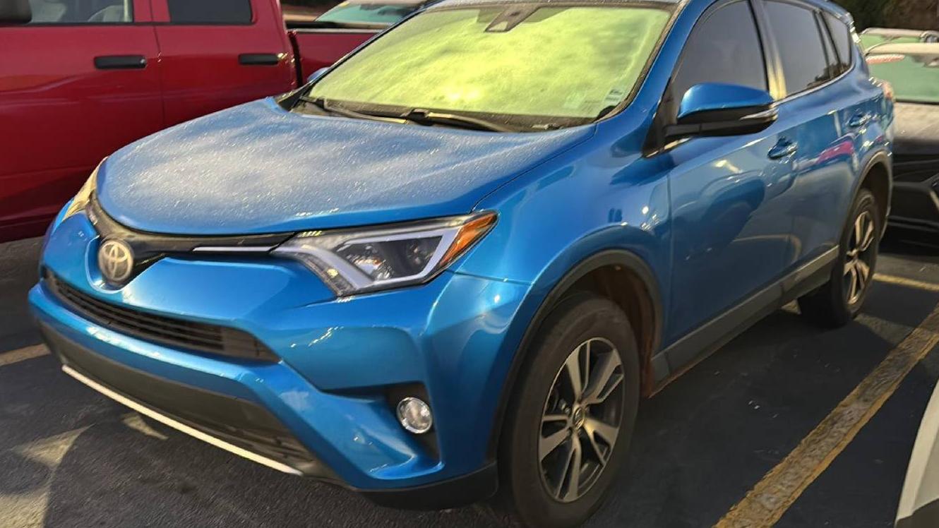 TOYOTA RAV4 2017 JTMWFREV0HD096508 image