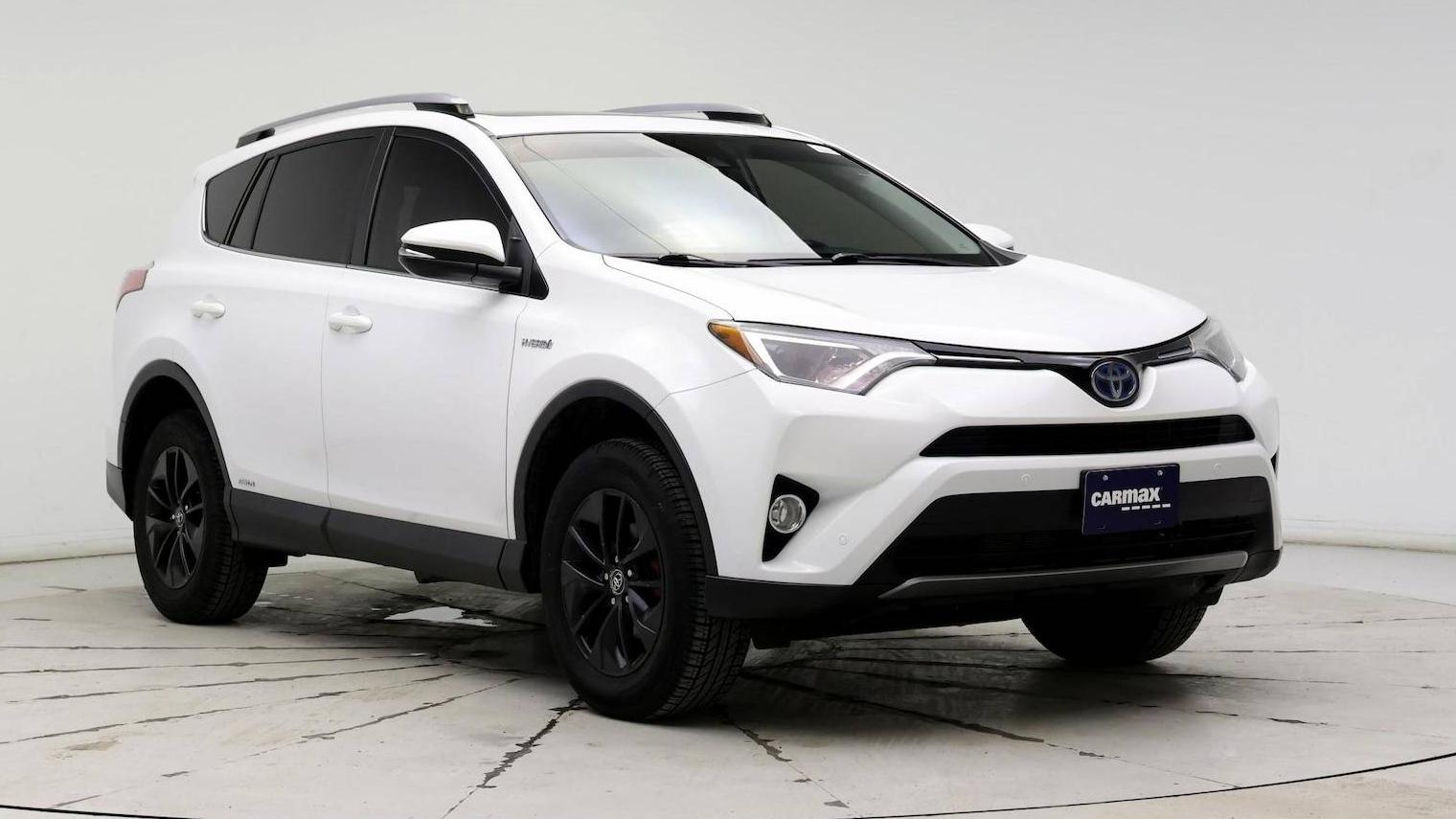 TOYOTA RAV4 2017 JTMRJREV3HD071114 image