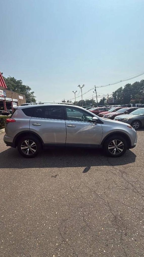 TOYOTA RAV4 2017 2T3RFREV5HW666695 image