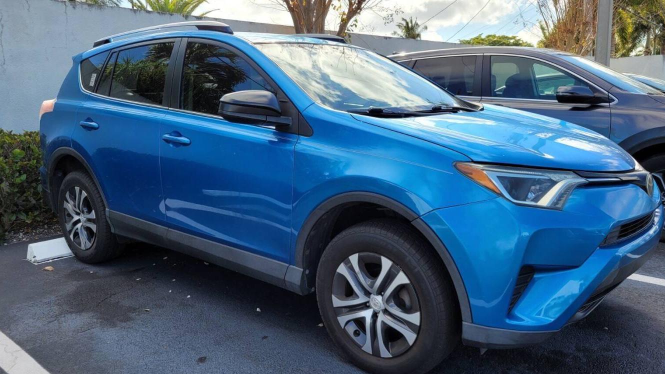 TOYOTA RAV4 2017 JTMZFREVXHJ113507 image