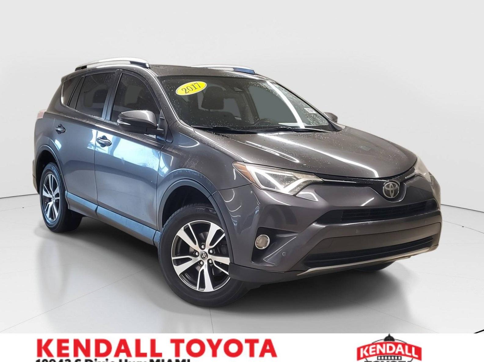 TOYOTA RAV4 2017 JTMWFREV4HJ146036 image