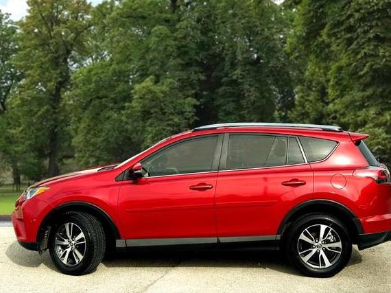 TOYOTA RAV4 2017 JTMWFREVXHJ149443 image