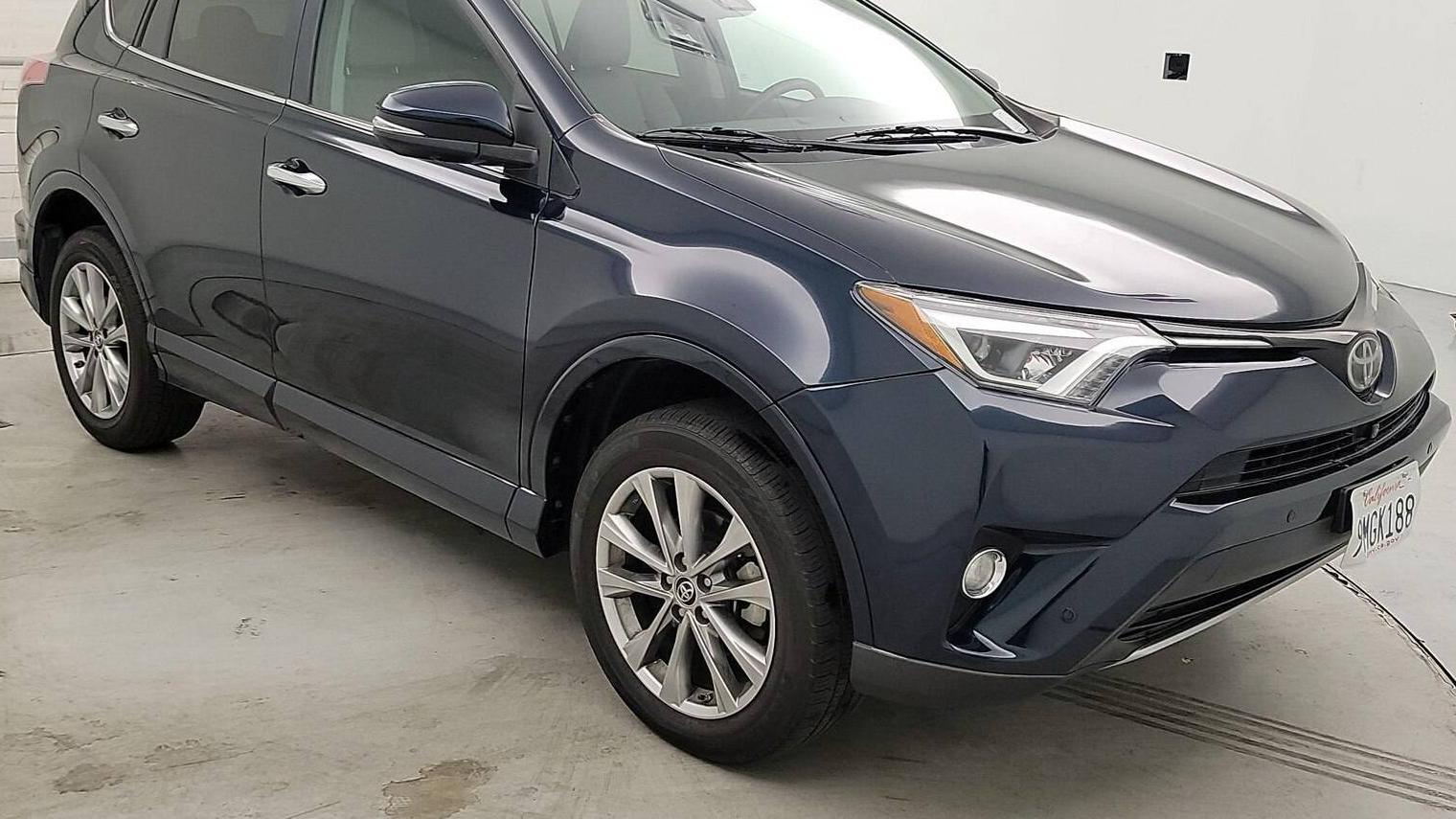 TOYOTA RAV4 2017 2T3YFREVXHW328575 image