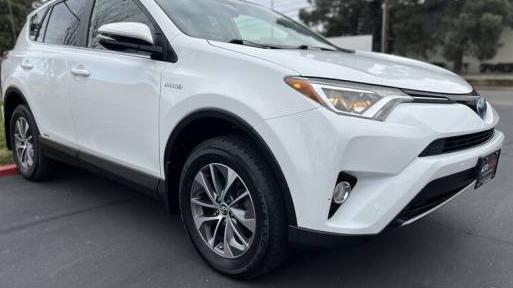 TOYOTA RAV4 2017 JTMRJREV1HD122576 image