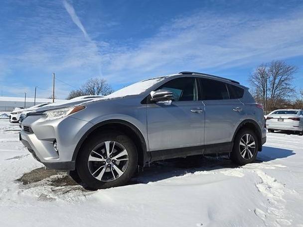 TOYOTA RAV4 2017 2T3RFREV2HW593138 image