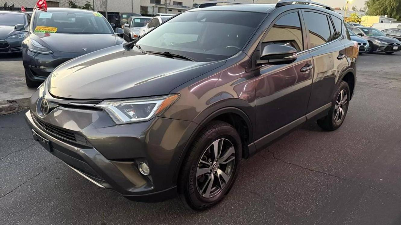 TOYOTA RAV4 2017 JTMRFREV8HJ137398 image