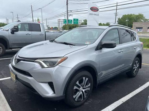 TOYOTA RAV4 2017 2T3BFREV4HW637433 image