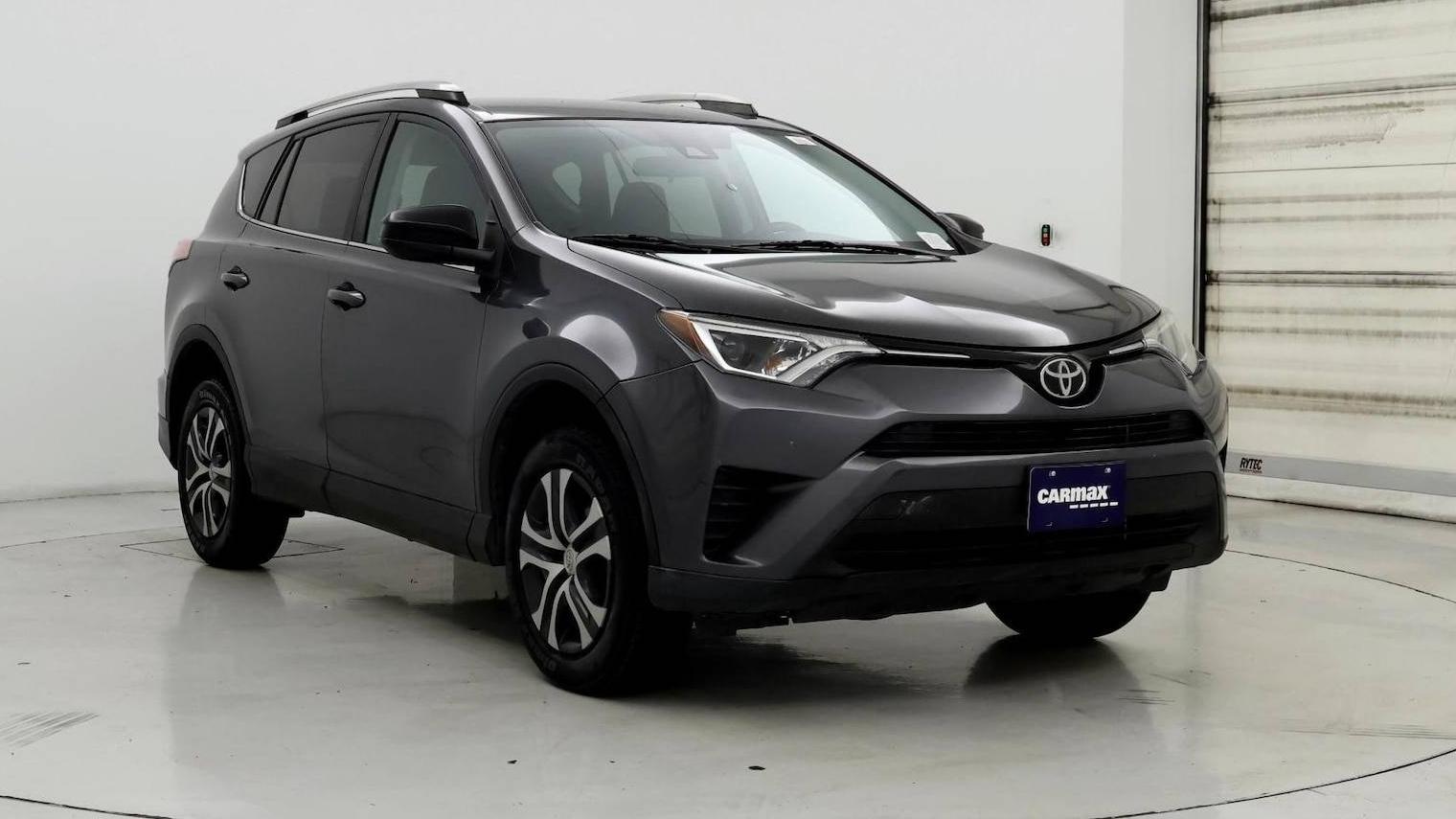 TOYOTA RAV4 2017 2T3BFREV0HW573570 image