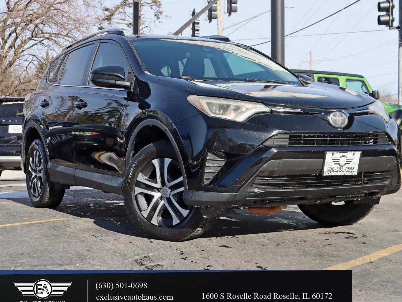 TOYOTA RAV4 2017 2T3BFREV4HW602939 image