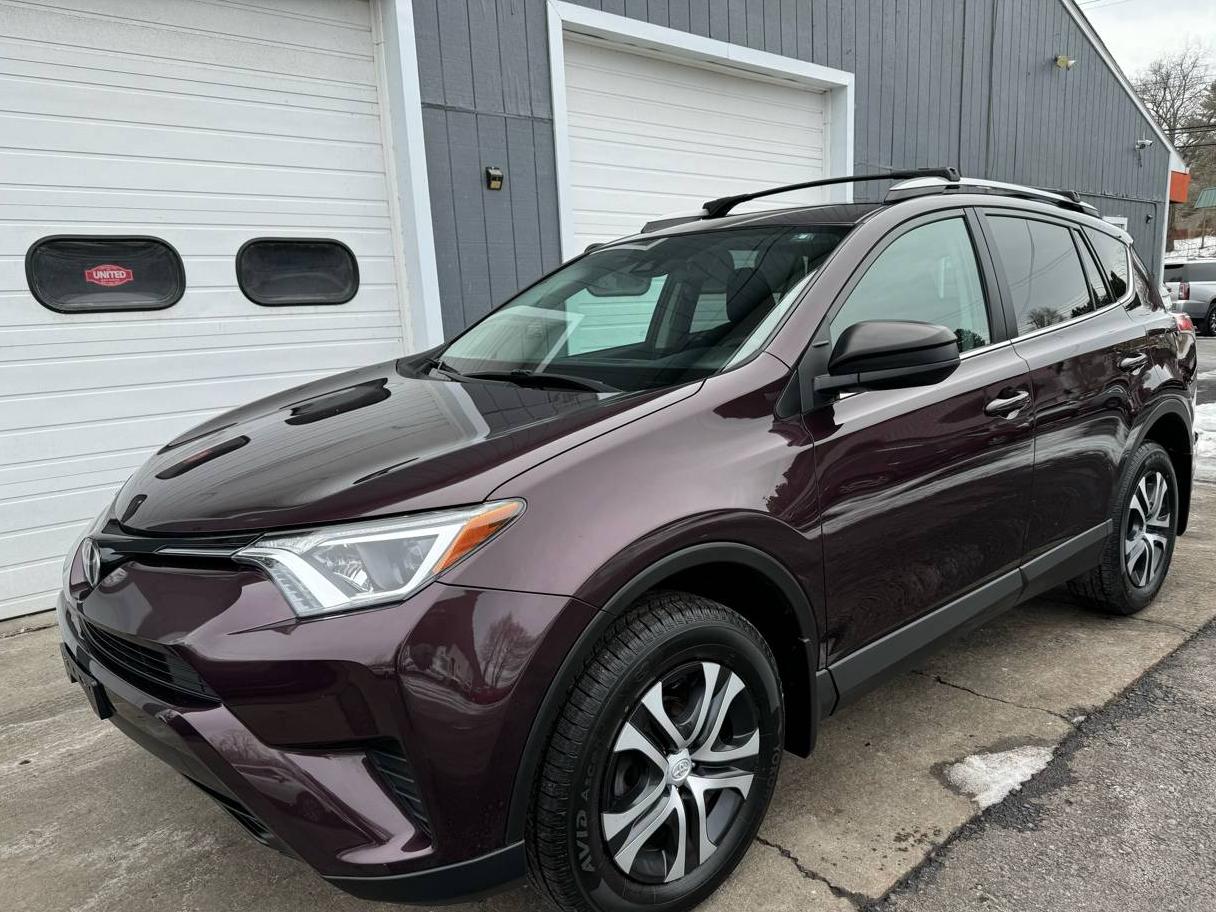 TOYOTA RAV4 2017 2T3BFREV5HW627882 image