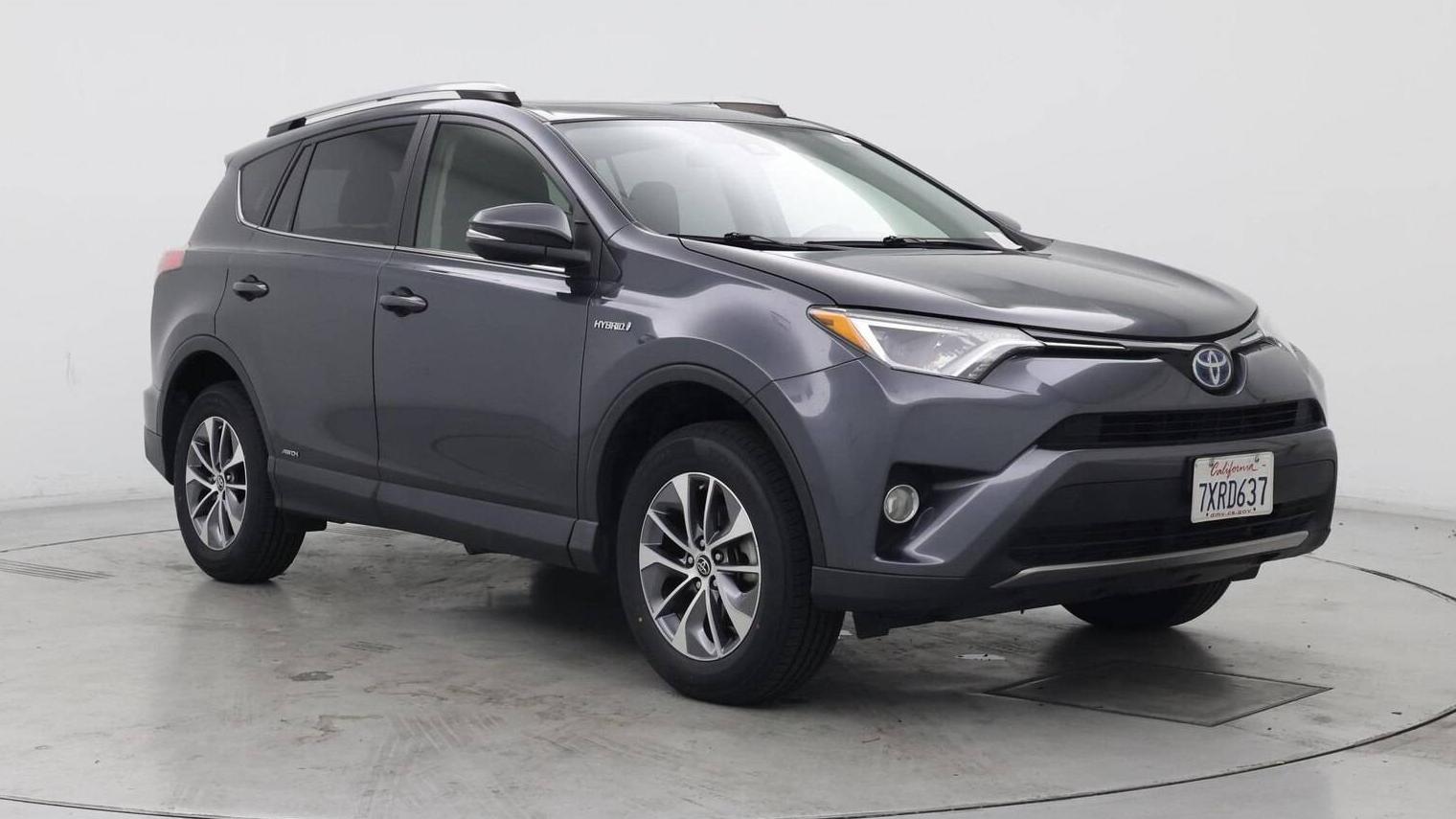 TOYOTA RAV4 2017 JTMRJREV9HD097457 image