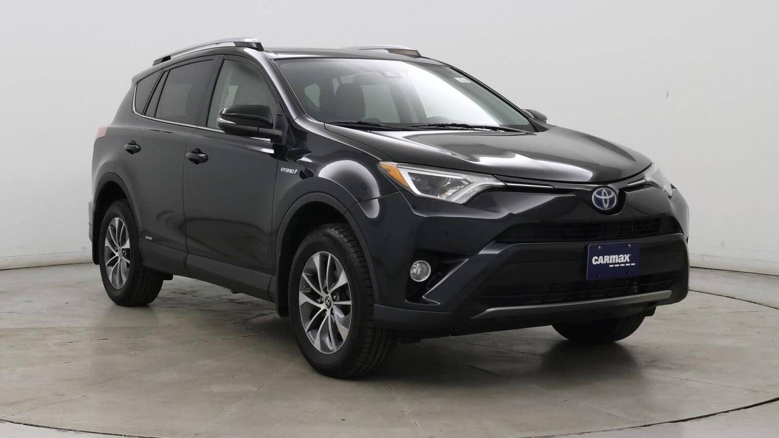 TOYOTA RAV4 2017 JTMRJREV2HD061903 image