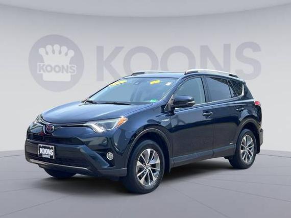 TOYOTA RAV4 2017 JTMRJREV7HD108438 image