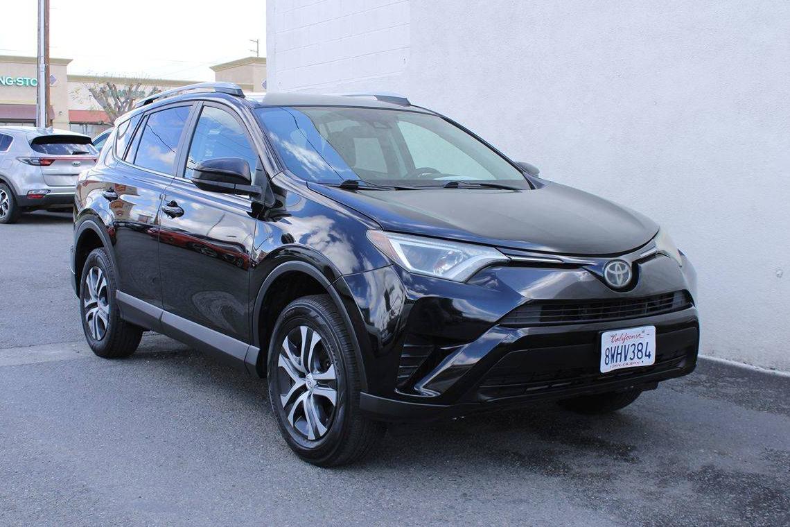 TOYOTA RAV4 2017 2T3ZFREV5HW381236 image