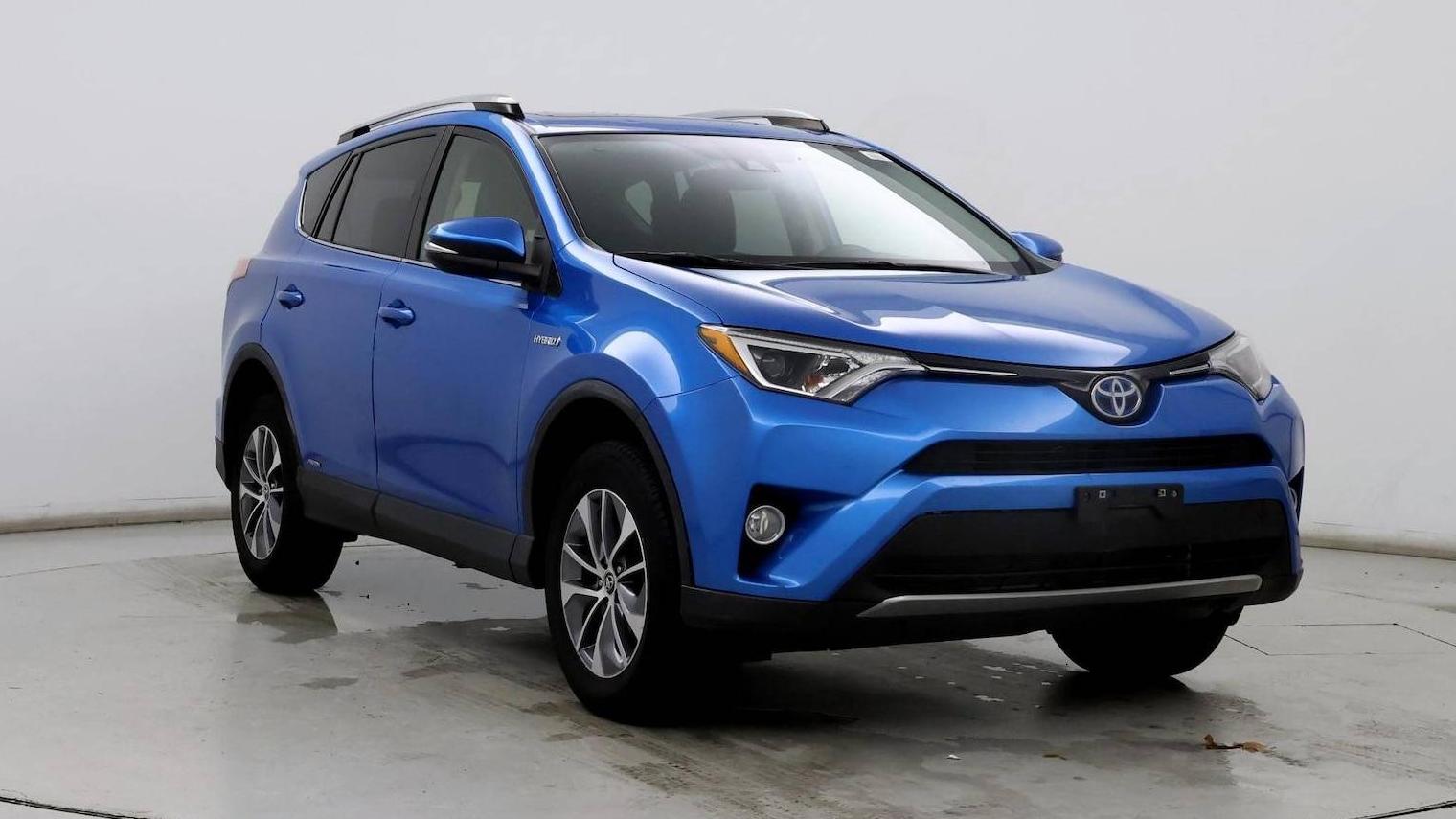 TOYOTA RAV4 2017 JTMRJREVXHD115139 image