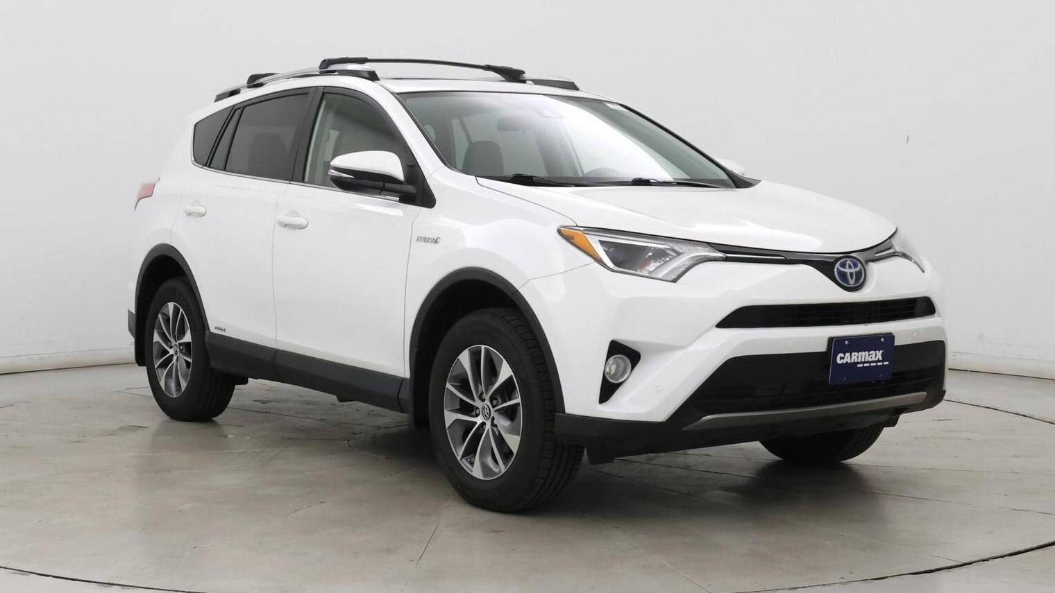 TOYOTA RAV4 2017 JTMRJREV3HD145633 image