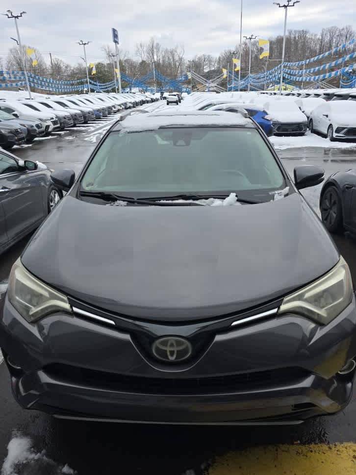 TOYOTA RAV4 2017 2T3YFREVXHW404957 image