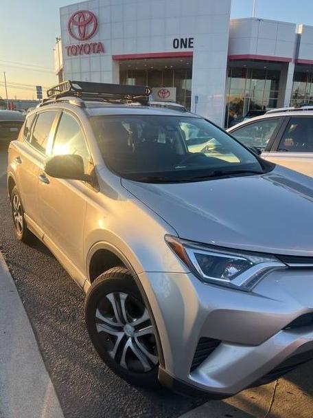 TOYOTA RAV4 2017 2T3BFREV4HW595748 image