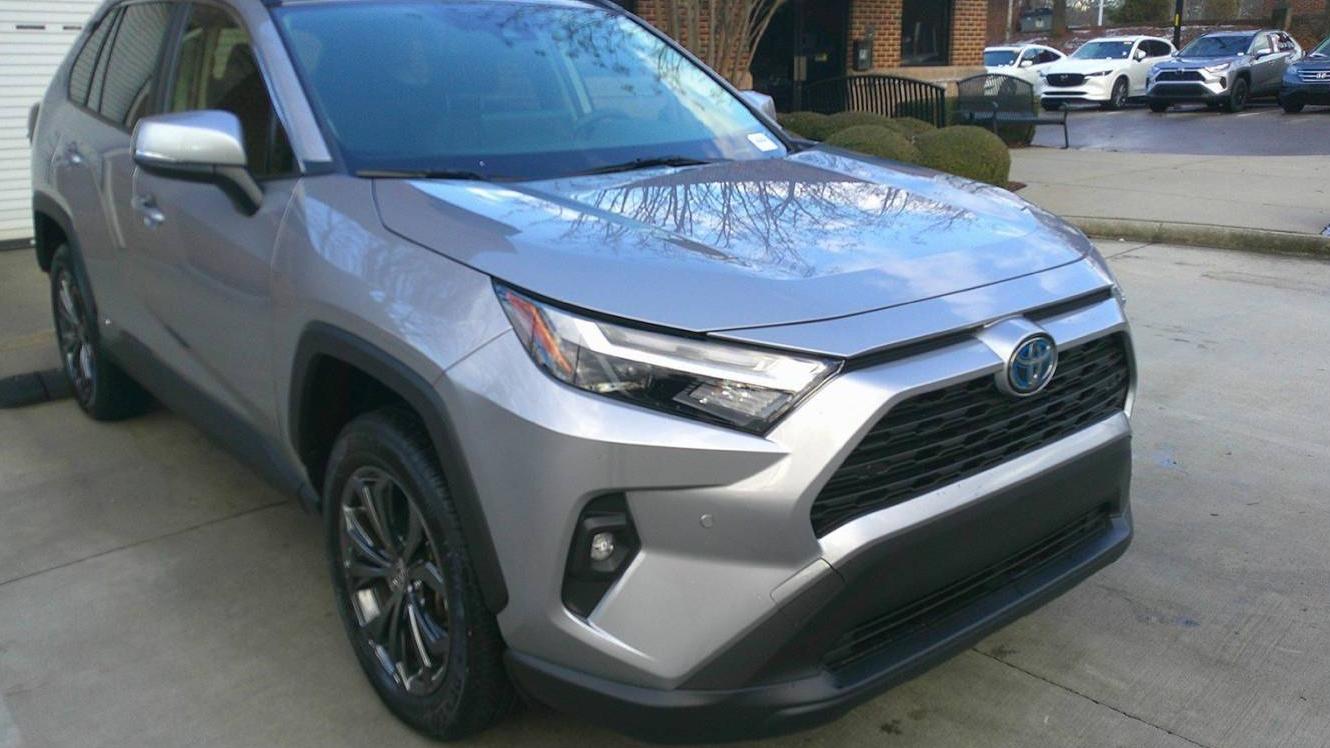 TOYOTA RAV4 2024 JTMB6RFV1RD118739 image