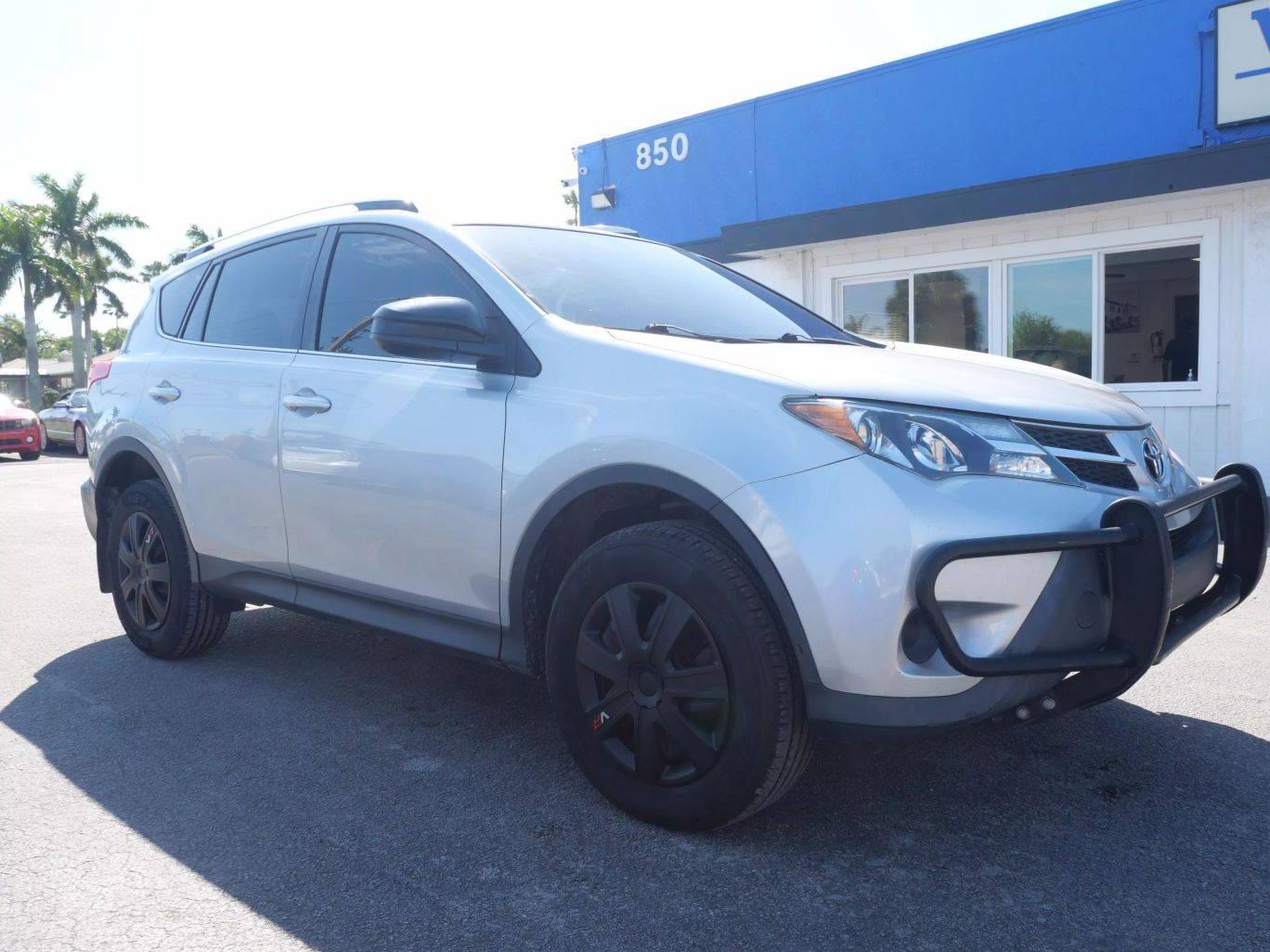 TOYOTA RAV4 2015 JTMZFREV0FJ040130 image