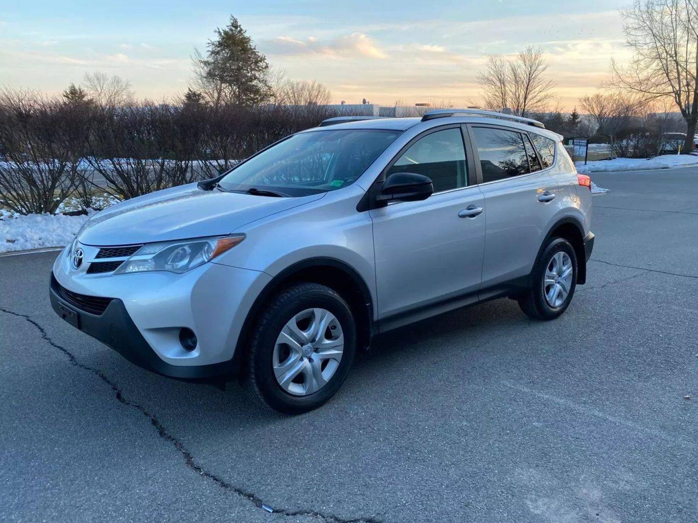 TOYOTA RAV4 2015 2T3BFREV5FW236275 image