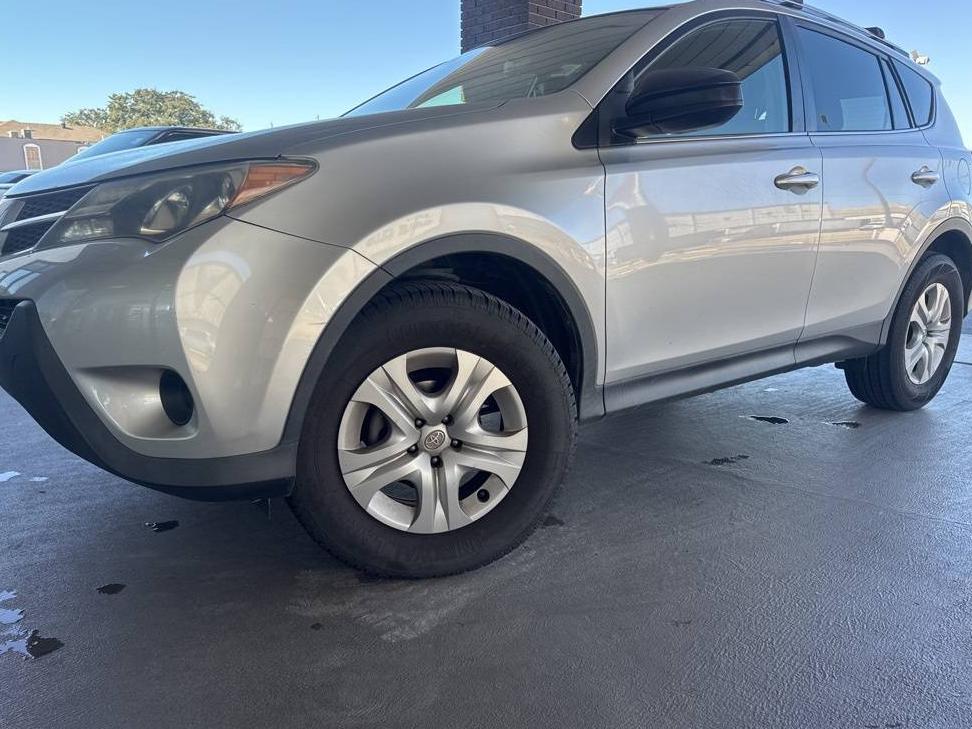 TOYOTA RAV4 2015 JTMZFREV4FJ052328 image