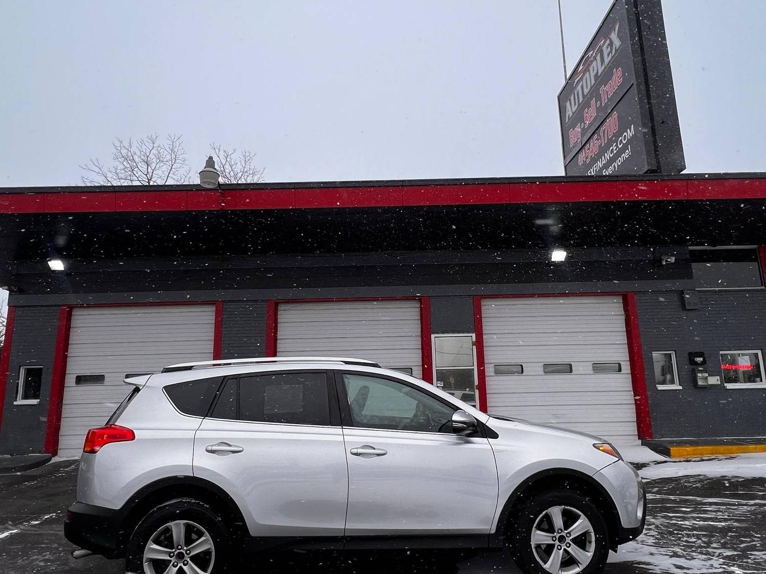 TOYOTA RAV4 2015 2T3RFREV5FW401434 image