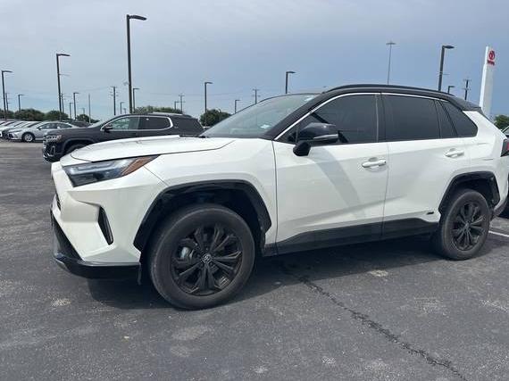 TOYOTA RAV4 2022 2T3E6RFV2NW034584 image