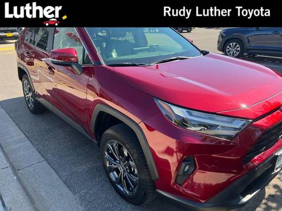 TOYOTA RAV4 2022 JTMB6RFV7ND062090 image