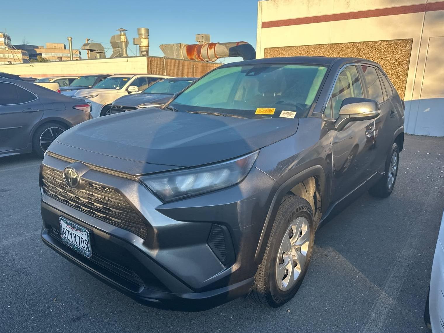 TOYOTA RAV4 2022 2T3K1RFV4NC174963 image