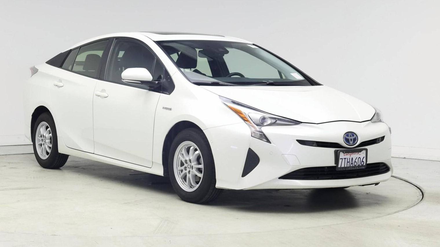 TOYOTA PRIUS 2016 JTDKARFU6G3010352 image