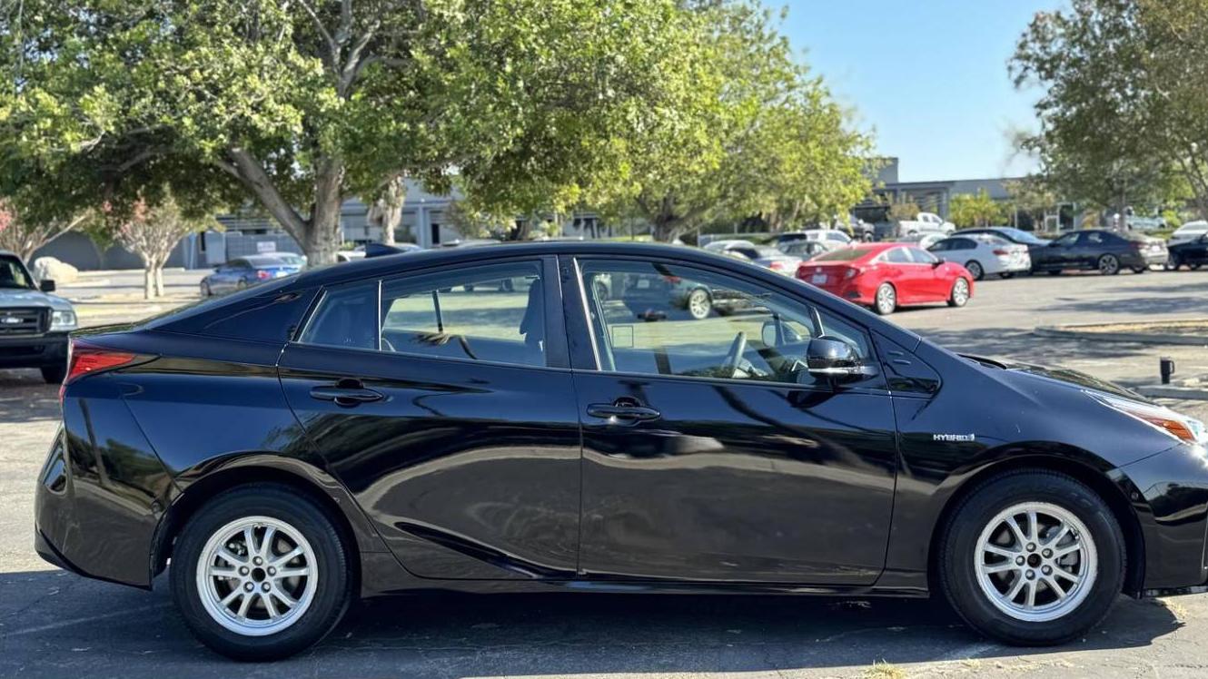 TOYOTA PRIUS 2019 JTDKARFU9K3070506 image