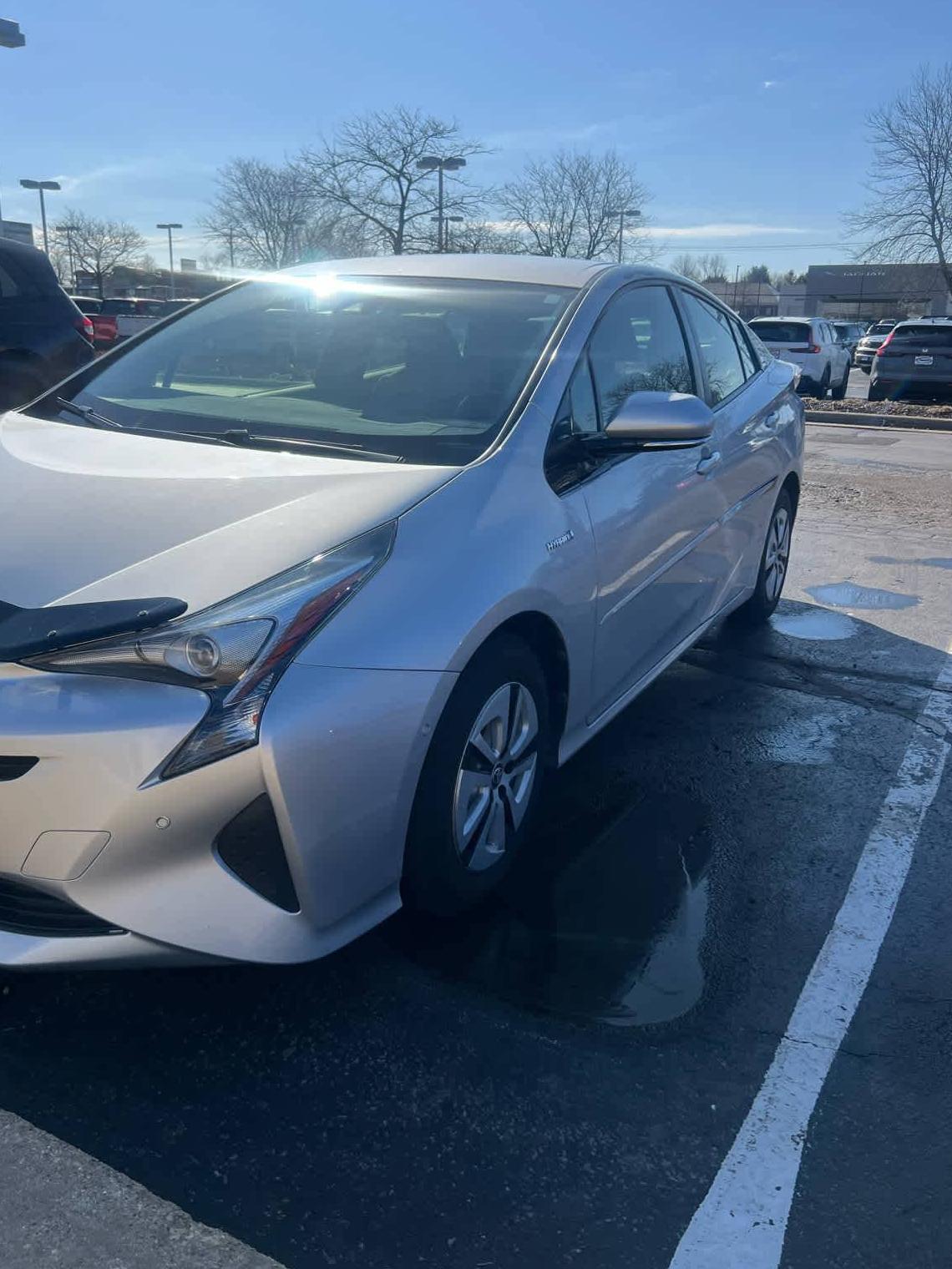 TOYOTA PRIUS 2018 JTDKARFU1J3552403 image