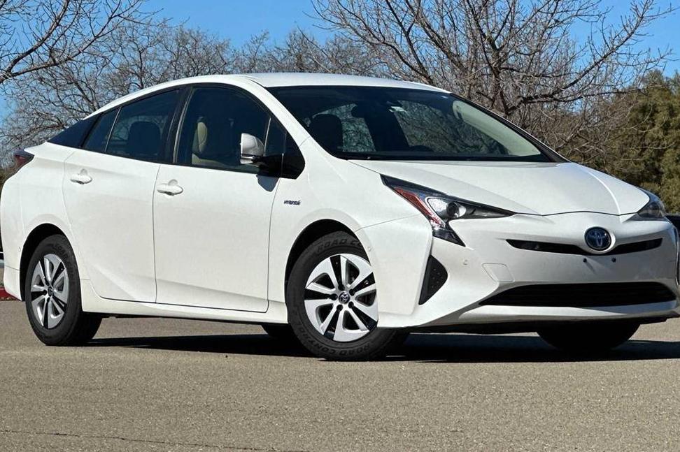 TOYOTA PRIUS 2017 JTDKBRFU6H3040756 image