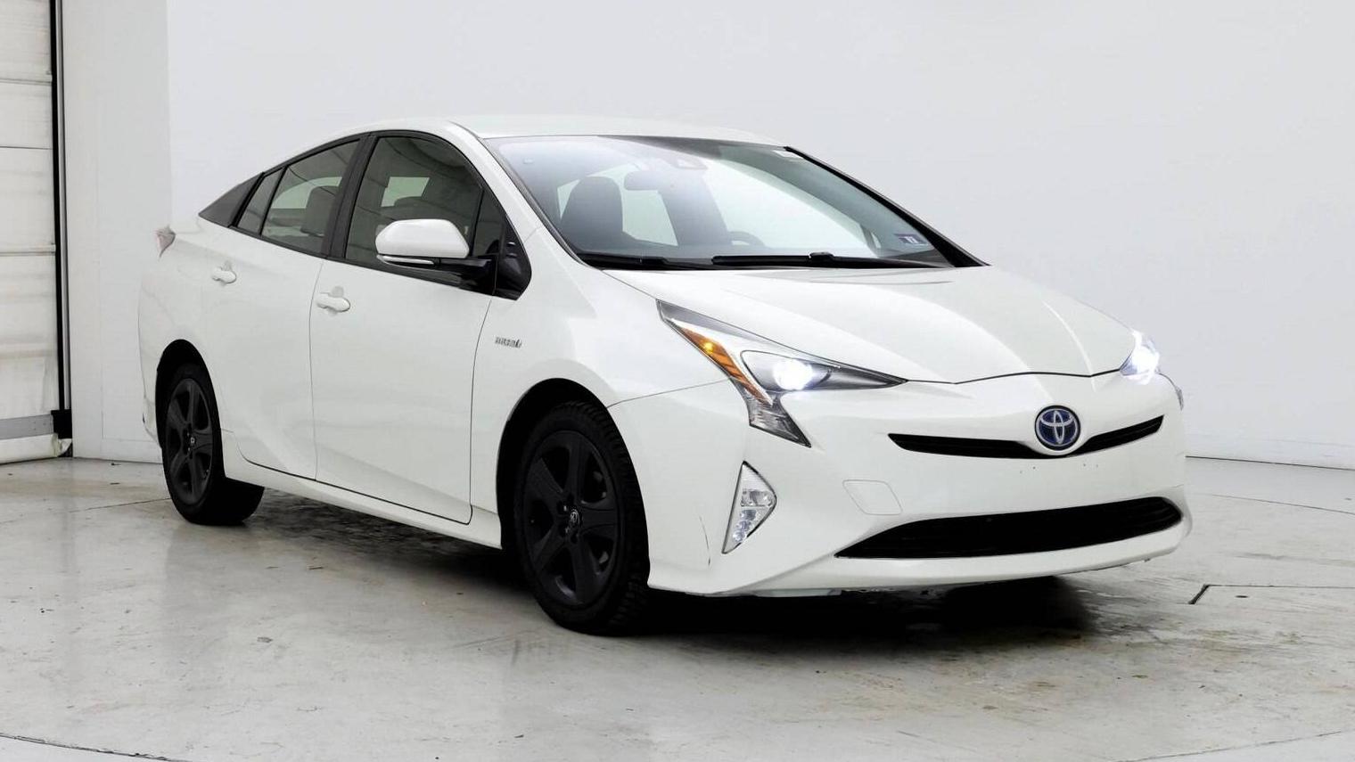 TOYOTA PRIUS 2017 JTDKARFU9H3033688 image