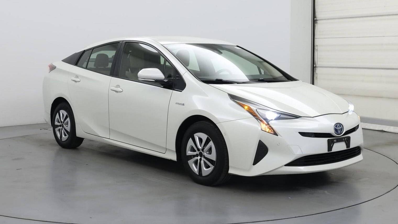 TOYOTA PRIUS 2017 JTDKBRFU1H3557107 image